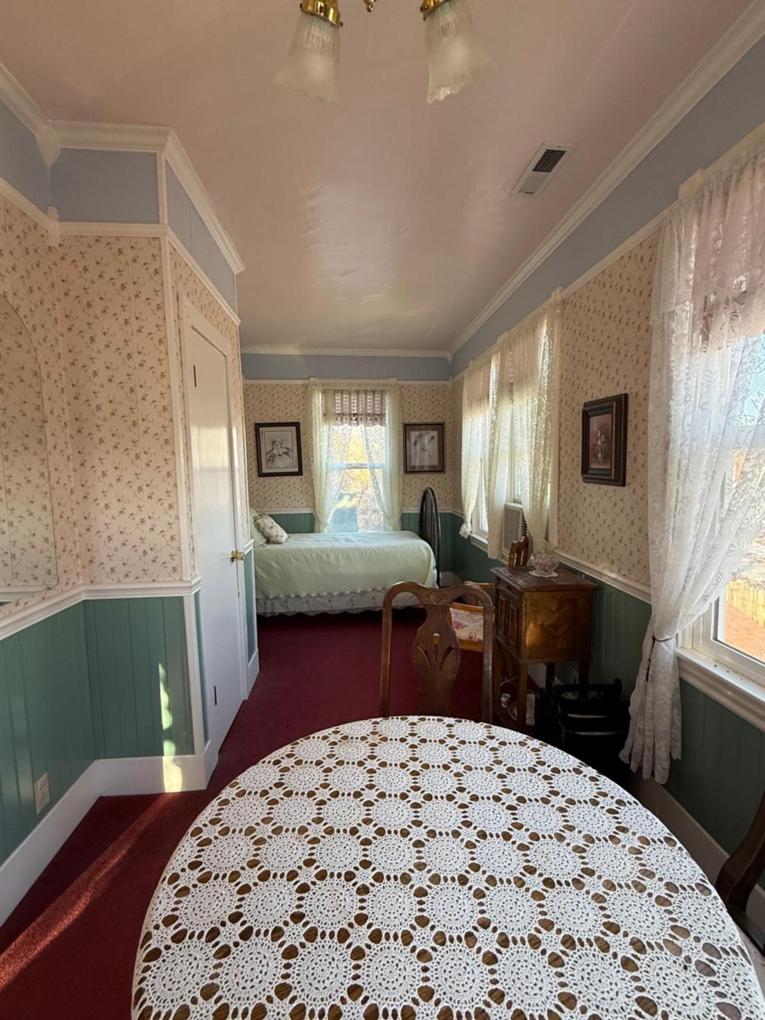 Roseberry House Bed And Breakfast Susanville Esterno foto