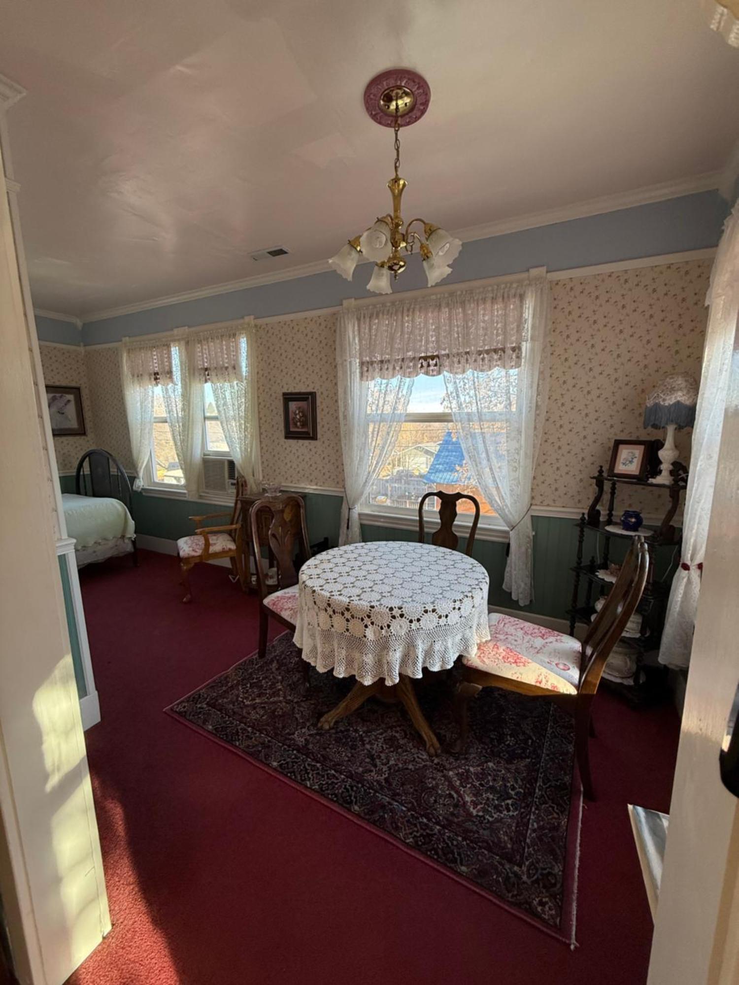 Roseberry House Bed And Breakfast Susanville Esterno foto