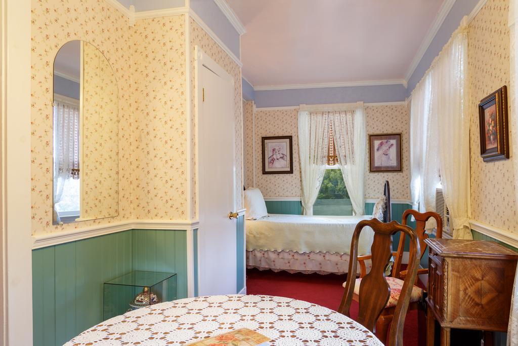 Roseberry House Bed And Breakfast Susanville Esterno foto