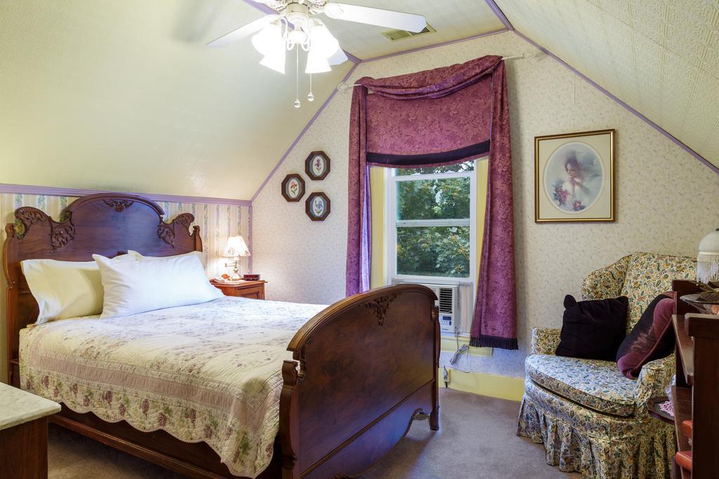 Roseberry House Bed And Breakfast Susanville Esterno foto